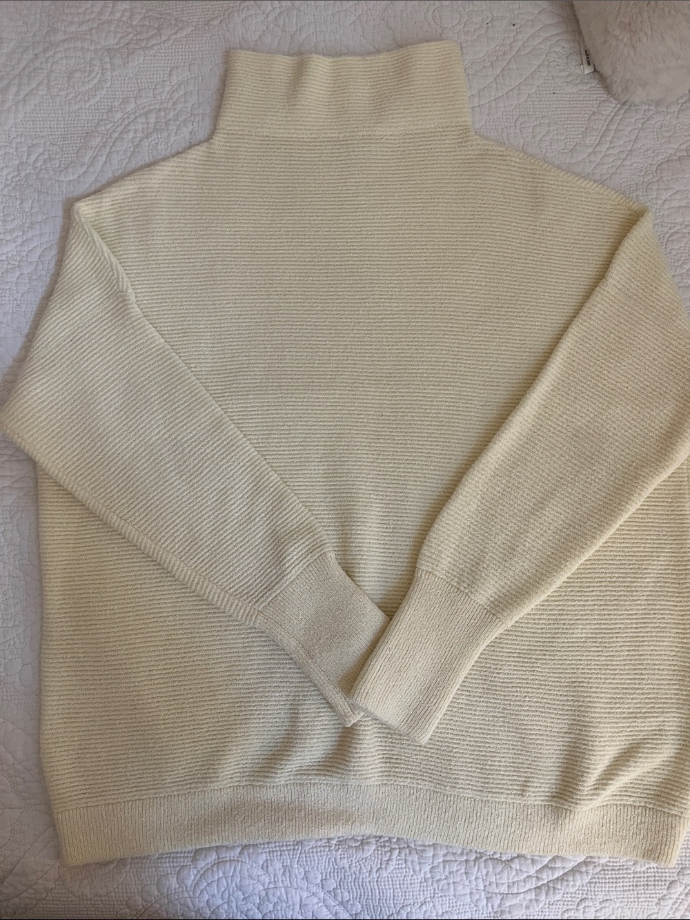 Chelsea & Theodore Butter Yellow/Ivory Soft Turtleneck Sweater L